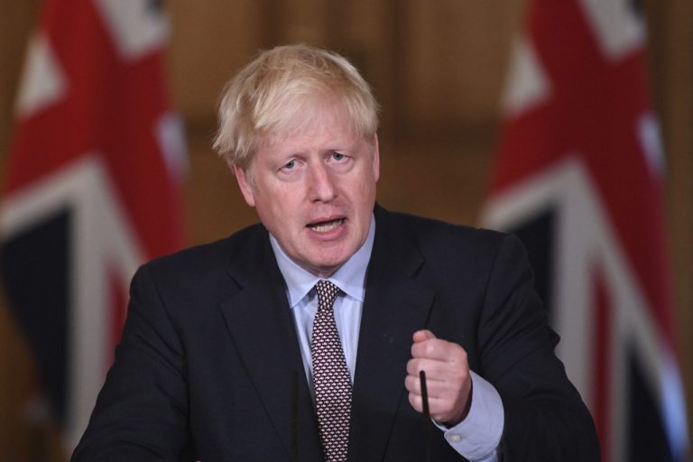 Boris Johnson, prmeiér, kritika, Británia