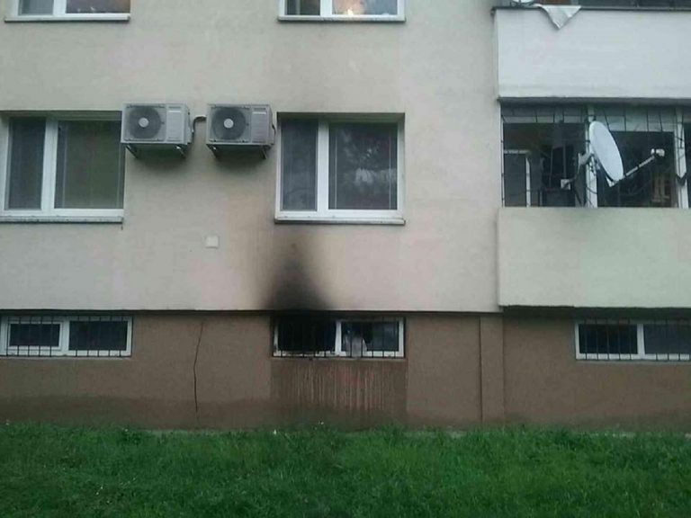 Pre požiar bytovky v Dunajskej Strede museli hasiči evakuovať 25 osôb