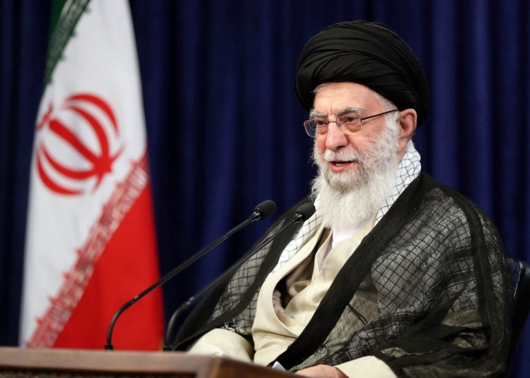Alí Chameneí, Irán, duchovný vodca