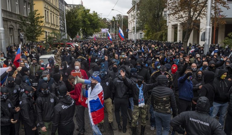 protivládny protest pred úradom vlády v Bratislave