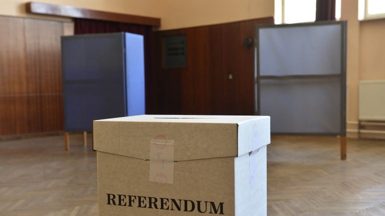 referendum volebná miestnosť