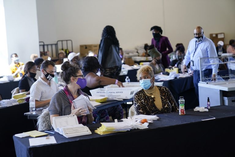 volební pracovníci hlasy prepočítavanie, Atlanta