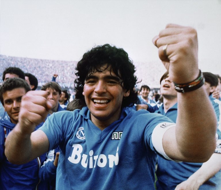 Zomrel Diego Maradona