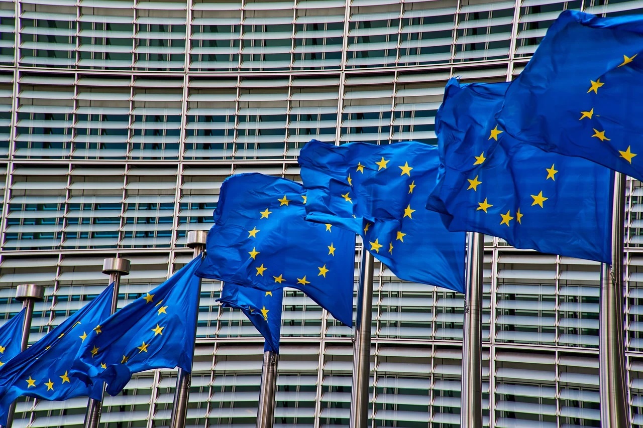 Európska komisia ustúpila Maďarsku