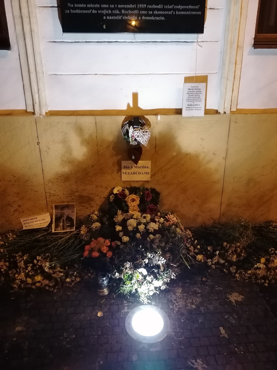 V Nitre zriadili pietne miesto na uctenie pamiatky Jána Kuciaka a Martiny Kušnírovej