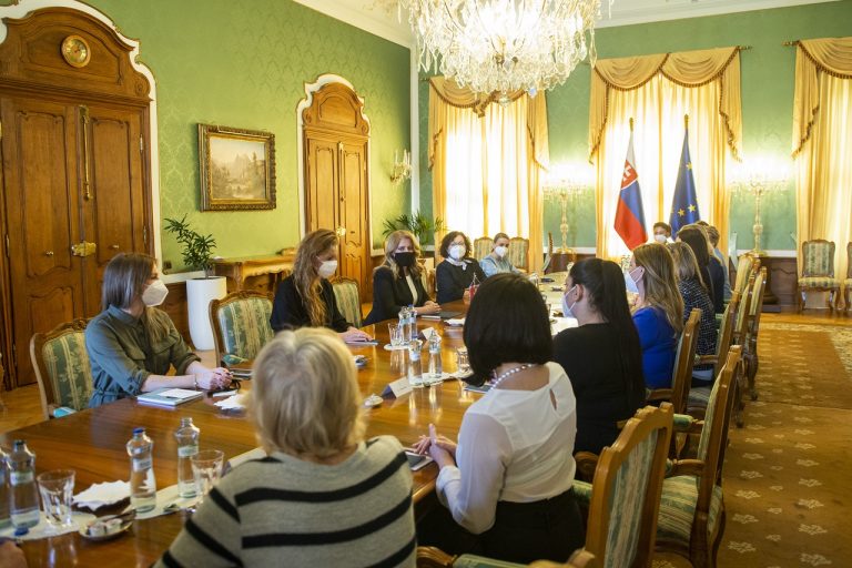 Prezidentka Zuzana Čaputová zorganizovala okrúhly stôl o vplyvoch pandémie na život žien pri príležitosti Medzinárodného dňa žien