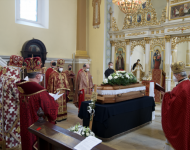 Pohrebné obrady za účasti arcibiskupa Cyrila Vasiľa SJ,