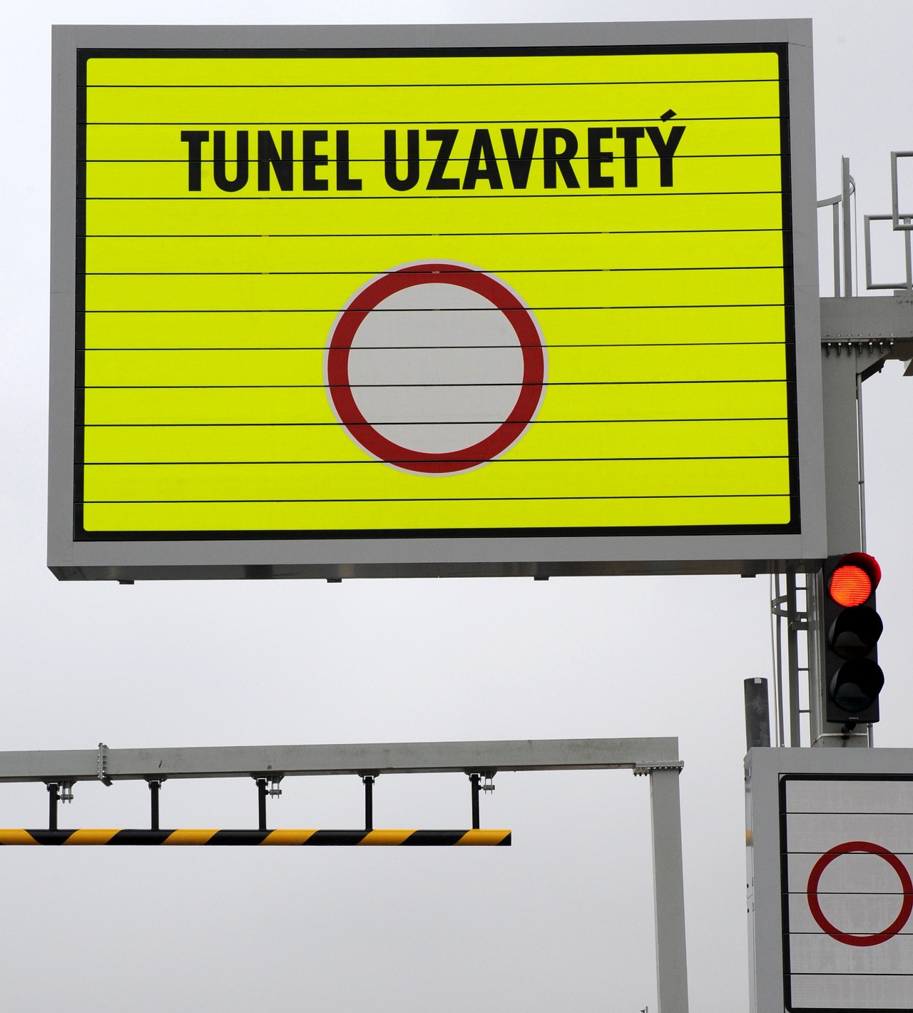 dopravná značka semafor tunel Bôrik nový dia¾nièný úsek D1 Mengusovce Jánovce motoristická verejnosť