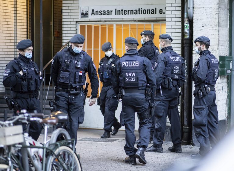 policajti razia sídlo medzinárodná asociácia Ansaar, Düsseldorf