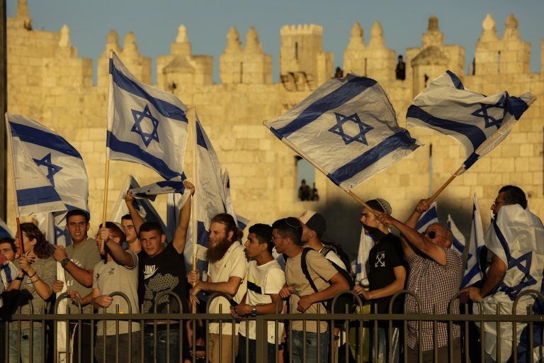 Vlajkový pochod izraelských nacionalistov v Jeruzaleme
