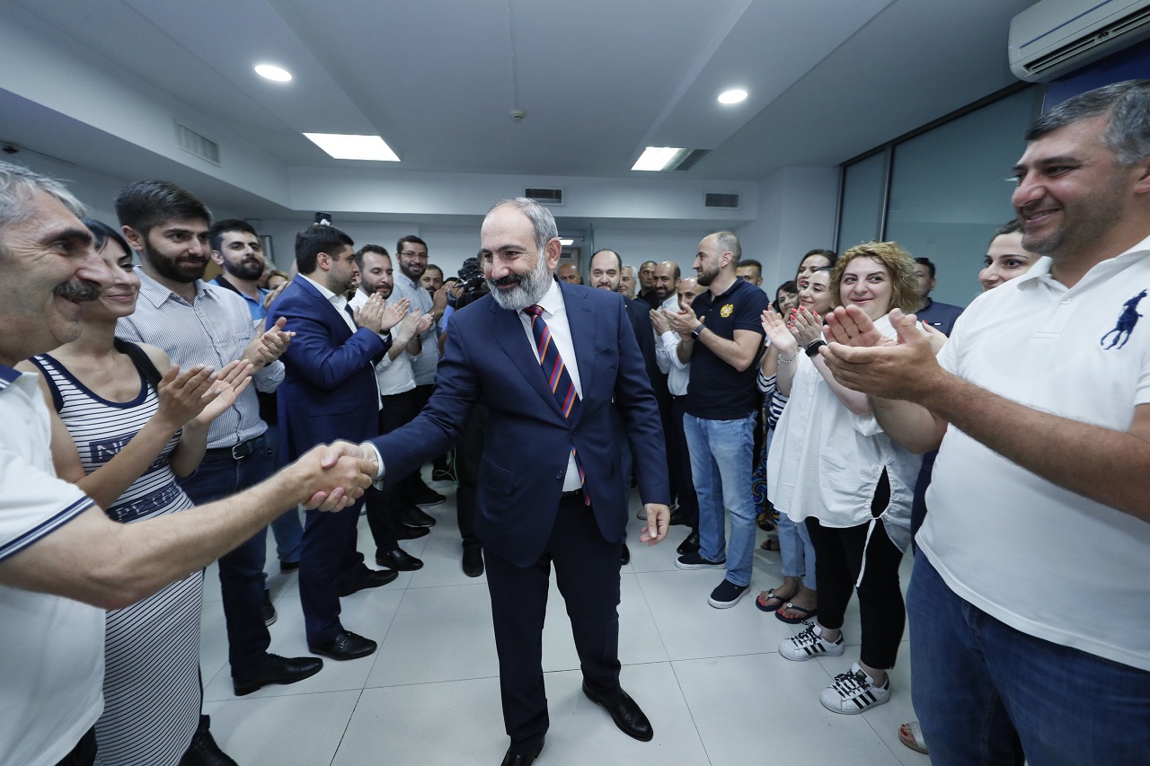 V predčasných voľbách v Arménsku drvivo zvíťazila strana premiéra Nikolu Pašinjana