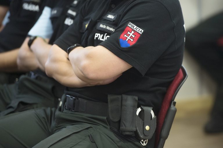 slovenskí policajti