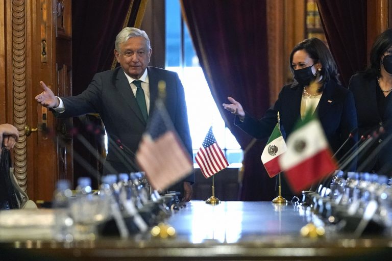 Kamala Harrisová viceprezidentka USA v Mexiku