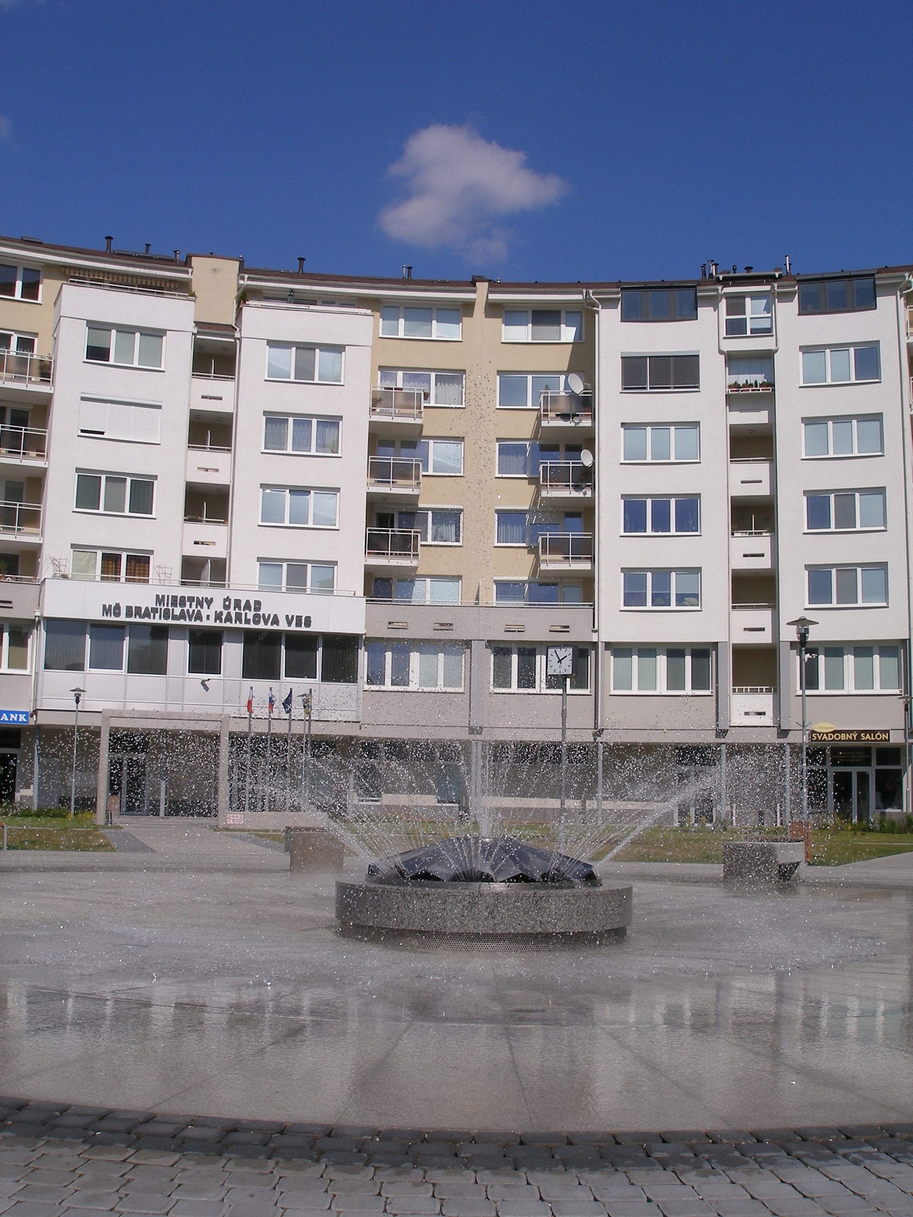Miestny úrad v bratislavskej Karlovej Vsi