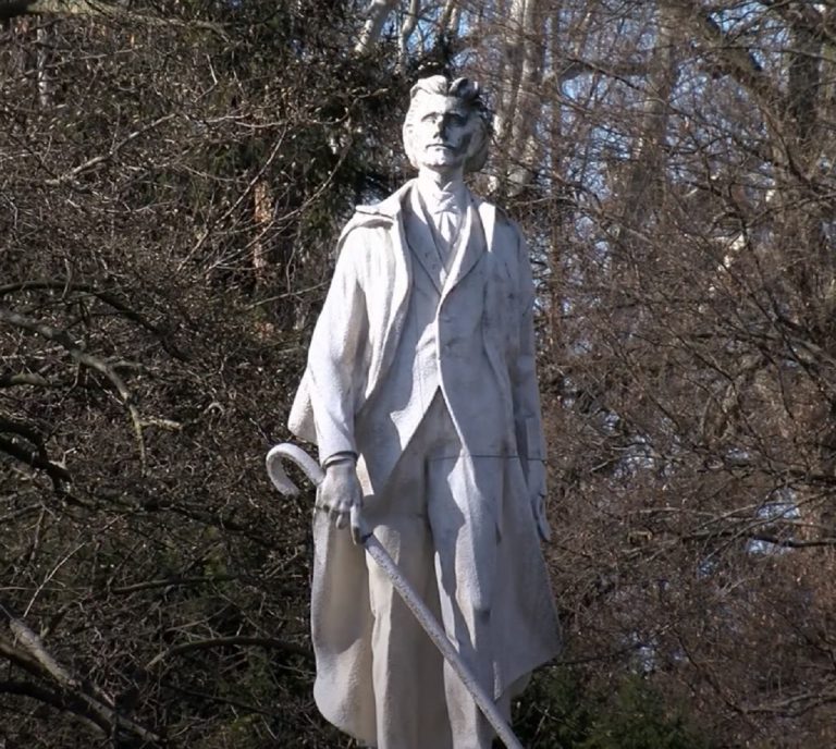 Janko Kráľ, socha