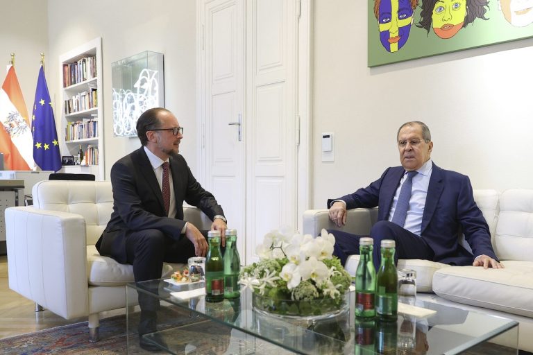Rakúsko Rusko Schallenberg Lavrov stretnutie