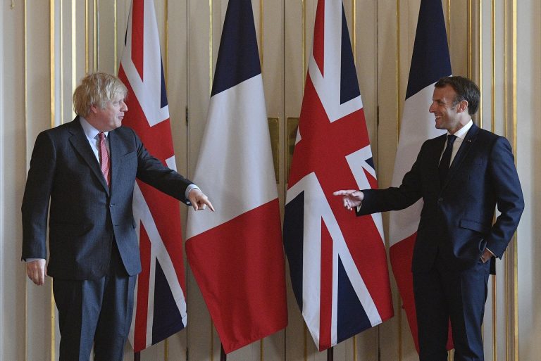 Emmanuel Macron a Boris Johnson