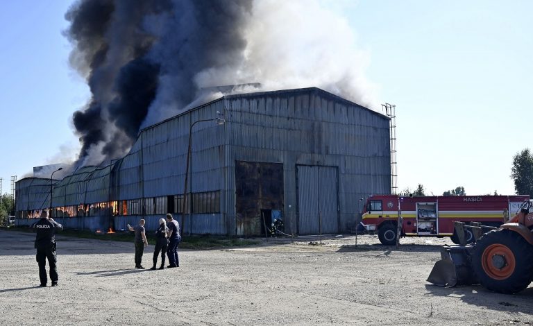 Požiar priemyselnej haly v Trebišove