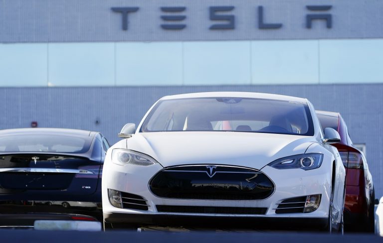 Tesla predajňa autá elektrické