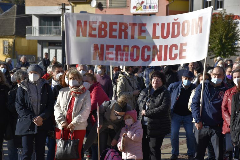 Proti reforme nemocníc protestovali na Orave stovky ľudí, žiadajú ju prepracovať