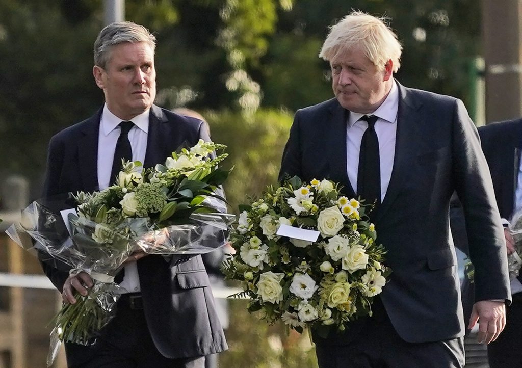Británia: Johnson a ďalší politici si uctili pamiatku zavraždeného poslanca