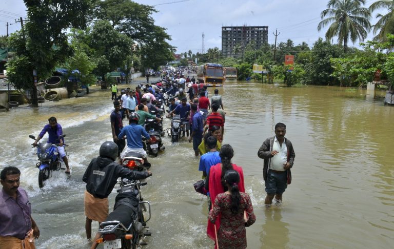 záplavy India