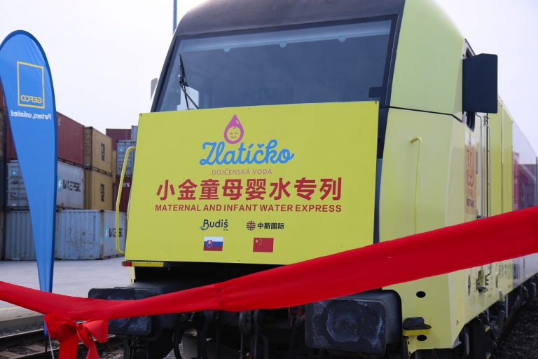 Vývoz dojčenskej vody vlakom do Číny
