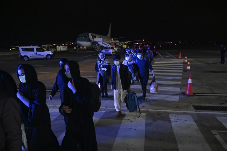 Afganci, letecky evakuovali