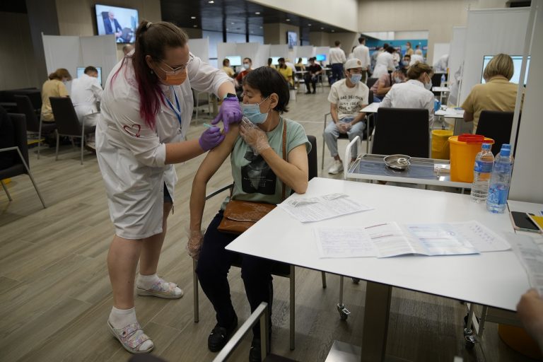 Rusko koronavírus vláda opatrenia očkovanie Moskva nárast