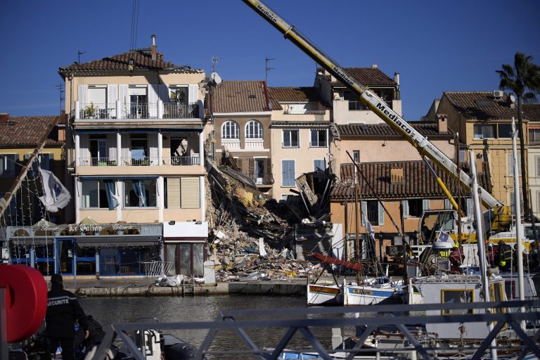 zrútená budova vo Francúzsku