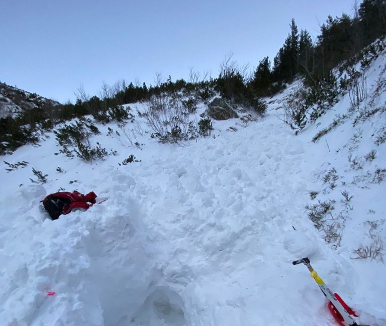 Lavína v Západných Tatrách usmrtila 25-ročného skialpinistu