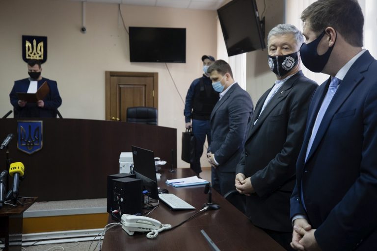Ukrajinský súd rozhodne o uvalení väzby na bývalého prezidenta Petra Porošenka, ktorý je podozrivý z vlastizrady