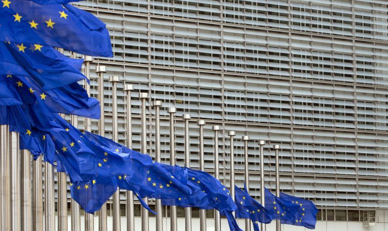 Európska únia sídlo vlajky uctenie obete