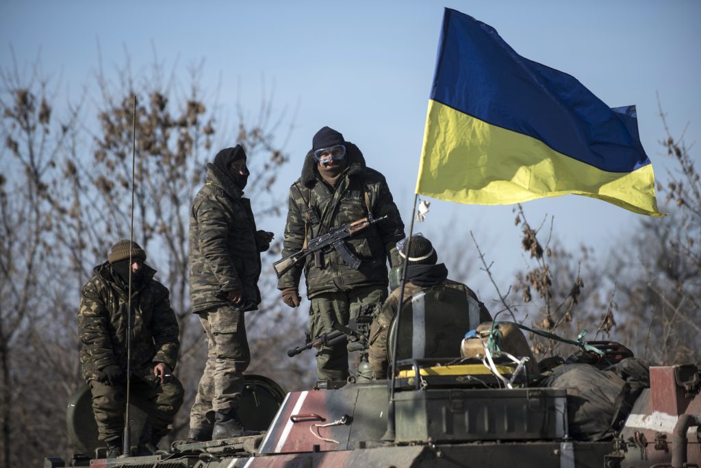 ukrajinskí vojaci ukrajinská vlajka