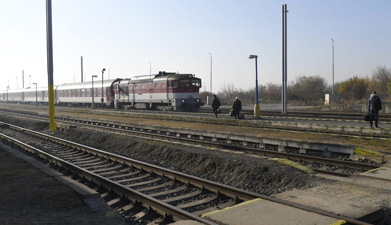 Železničná polícia zabránila spáchaniu samovraždy vo vlaku smerujúcemu do Senca