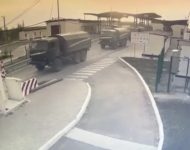 Vojenské vozidlá prechádza ukrajinsko-krymskú hranicu
