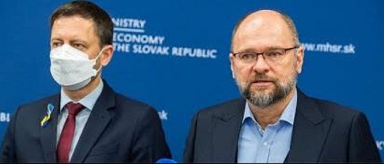 premiér Eduard Heger a minister hospodárstva Richard Sulík