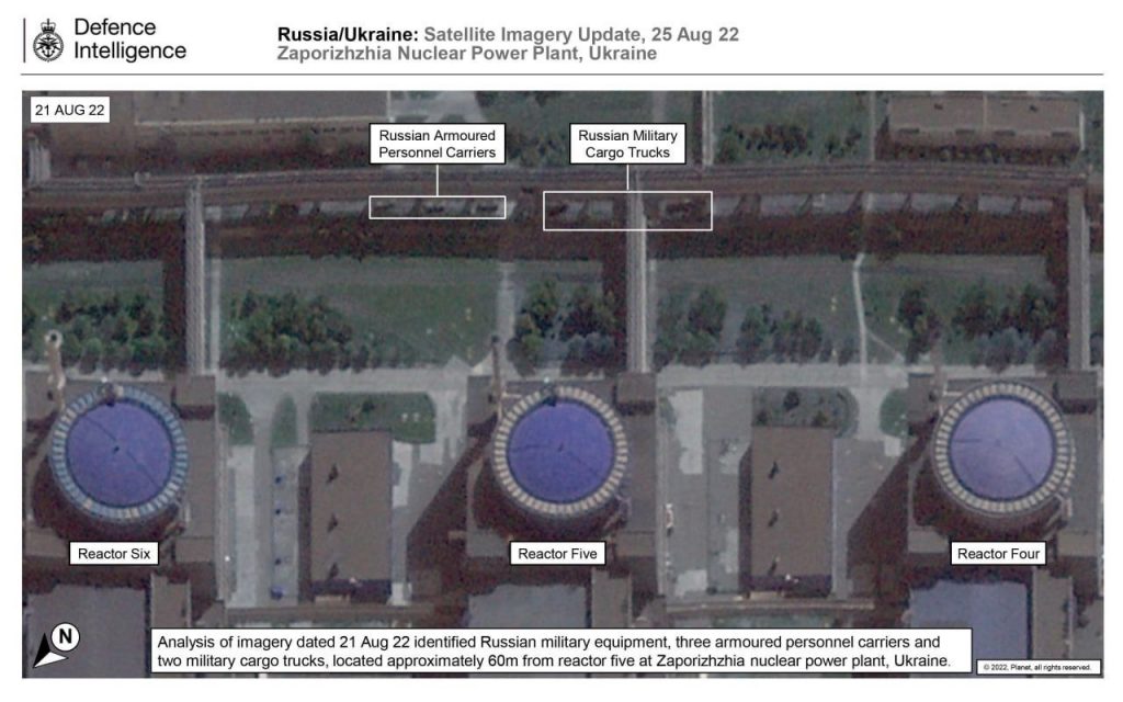 Rusko udržiava značnú vojenskú prítomnosť v Záporožskej jadrovej elektrárni s obrnenými transportérmi rozmiestnenými do 60 metrov od reaktora číslo päť