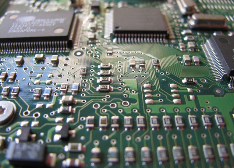 čipy základná doska procesor polovodiče