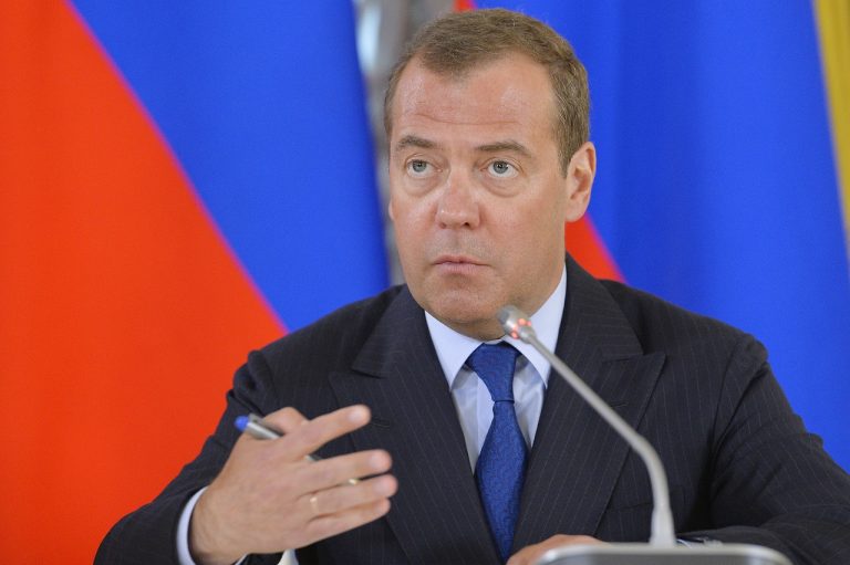 Premiér Pellegrini sa stretol s ruským partnerom Medvedevom