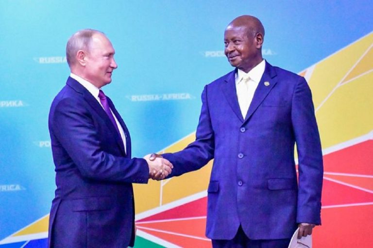 Vladimir Putin a Yoweri Museveni
