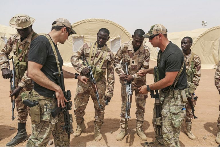 Americkí vojaci cvičia vojakov neďaleko mesta Agadez v Nigeri
