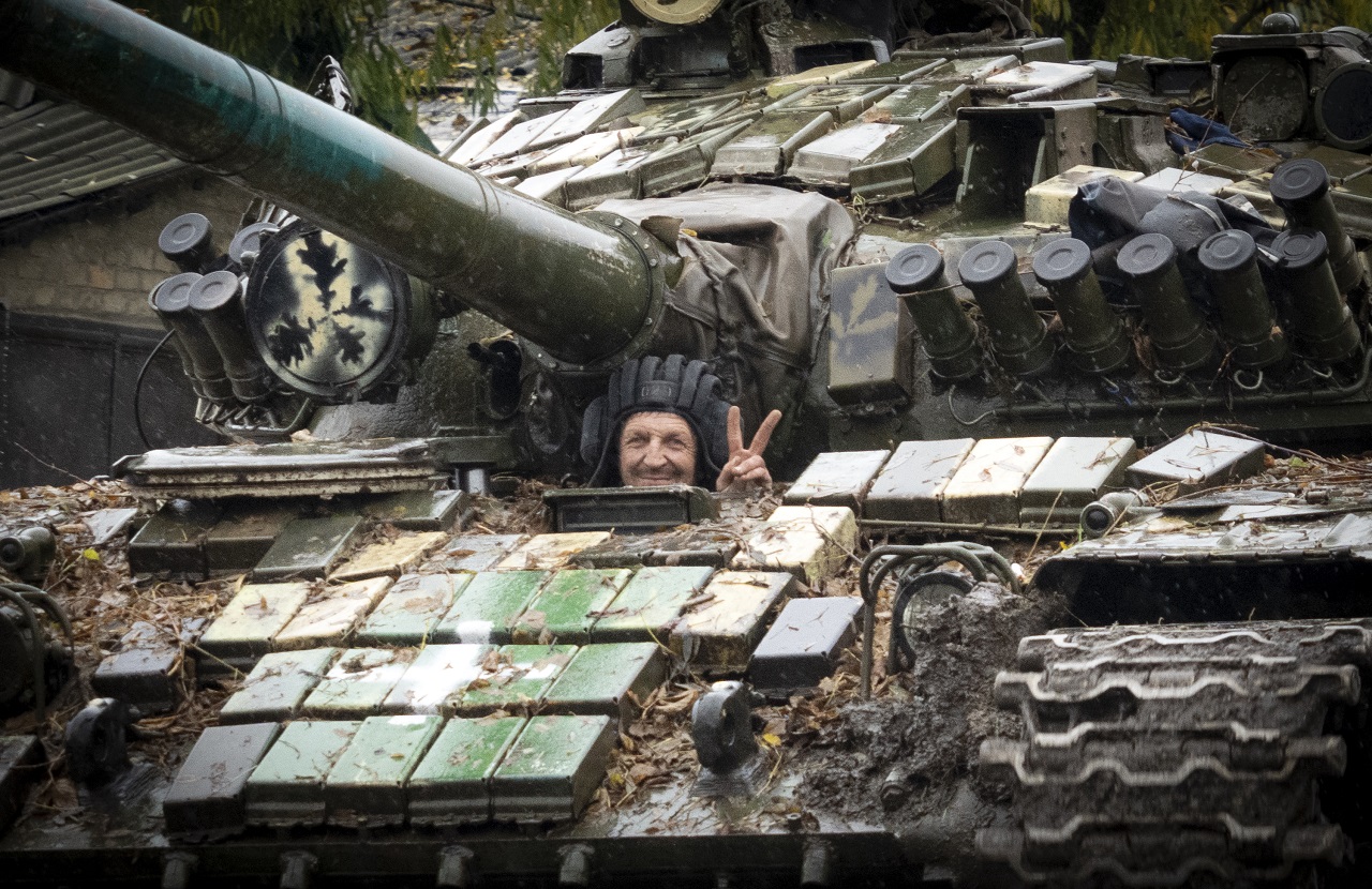 Slovensko spolu s ďalšími krajinami podpísalo záväzok poskytnúť Ukrajine tanky, informuje Strana