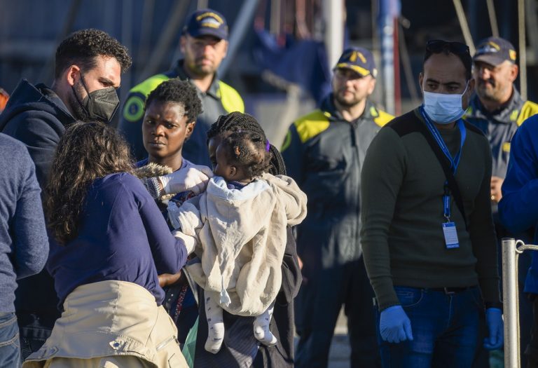 Nemecká humanitárna loď v noci na utorok zachránila 89 migrantov z Afriky