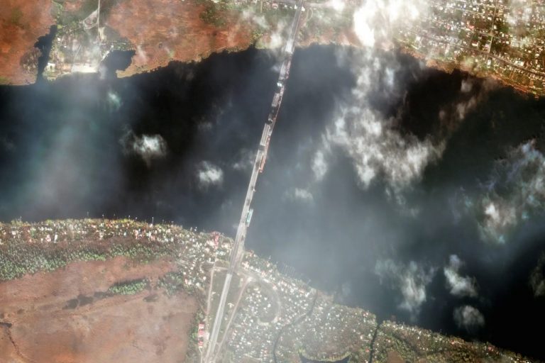 Ako vyzerá vyhodený most Antonov pri Chersone zo satelitu