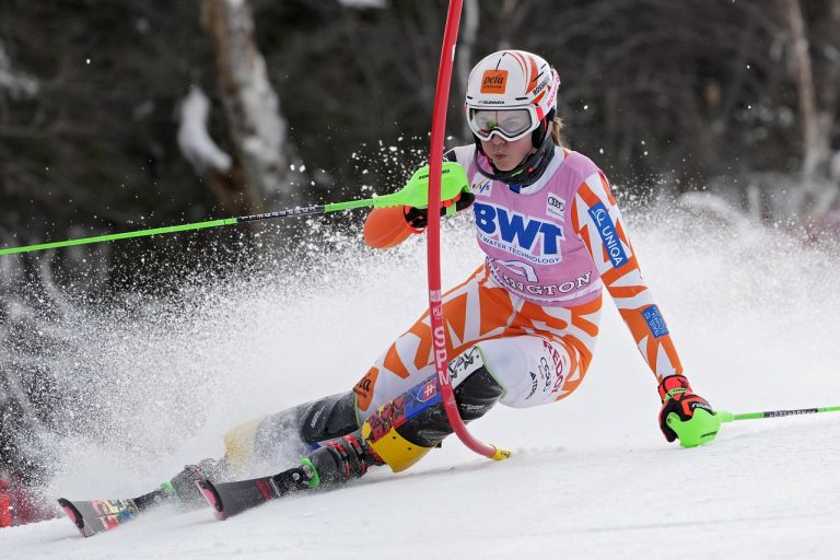 Petra Vlhová po úvodnej pätnástke 1. kola slalomu štvrtá