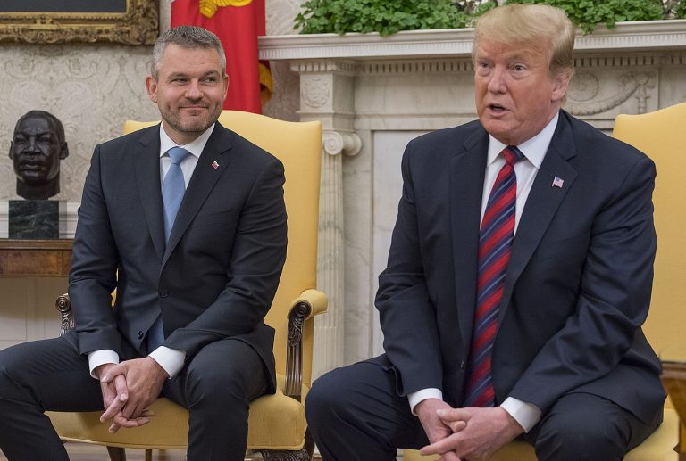Peter Pellegrini (vľavo) a Donald Trump stretnutia v Bielom dome vo Washingtone 3. mája 2019.