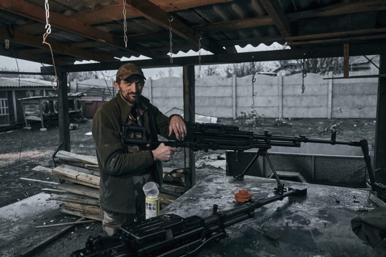 ukrajinský vojak, zbrane, samopal