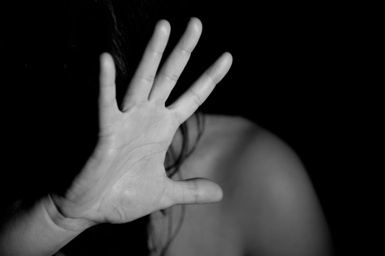 násilie strach nahota sexuálne násilie