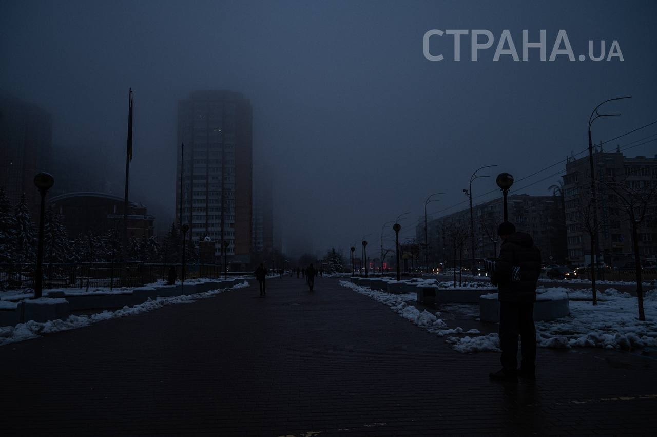Fotografia z dnešného večera v Kyjeve počas výpadku elektrickej energie.